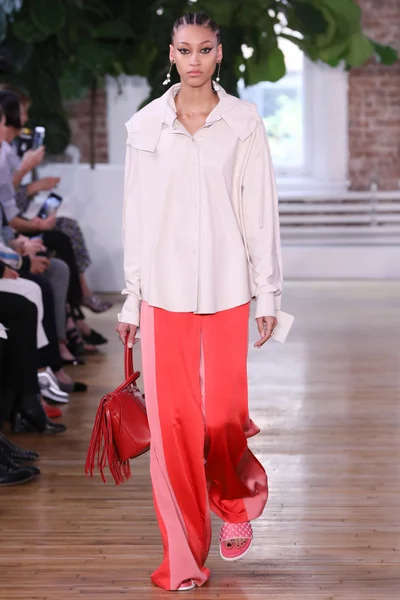 Look 15